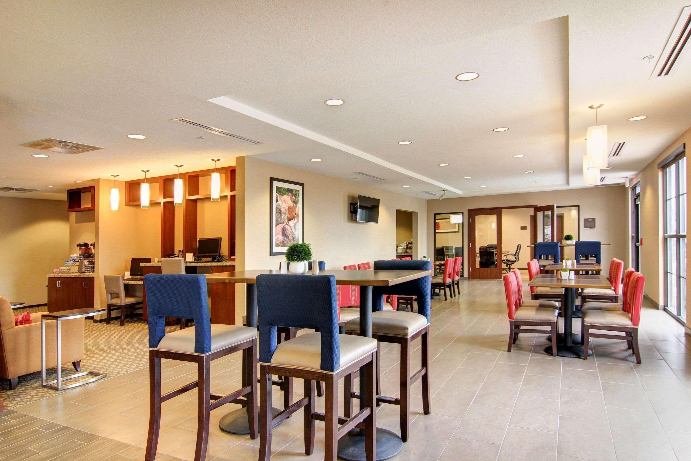 Comfort Suites Карлсбад Екстер'єр фото